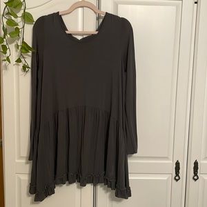 Long sleeve dark grey top